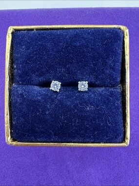 💛 Classic Sterling Silver CZ Stud Earrings | Elegant Everyday Sparkle